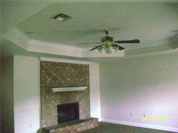 4th image of 629 Camelia Ave