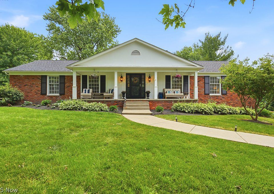 1st image of 76 Maple Hill Dr