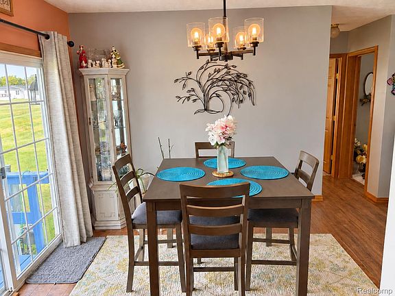 4th image of 373 Crabapple Ln