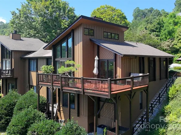 141 Country Ridge Rd, Hendersonville, NC 28739