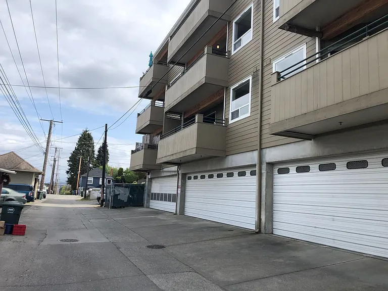 1007 High St #103 — Photo 30