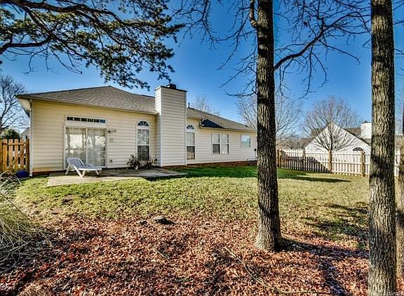 3rd image of 122 Walmsley Dr