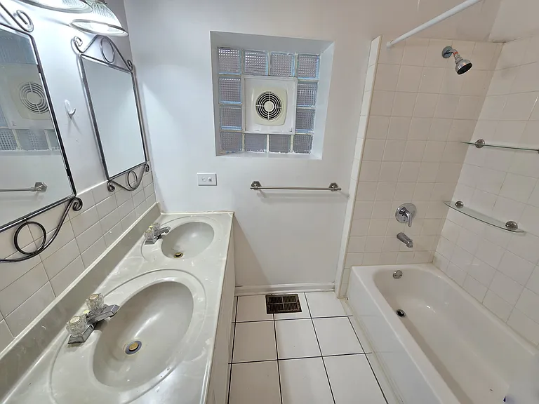 3007 S Princeton Ave #1 — Photo 3