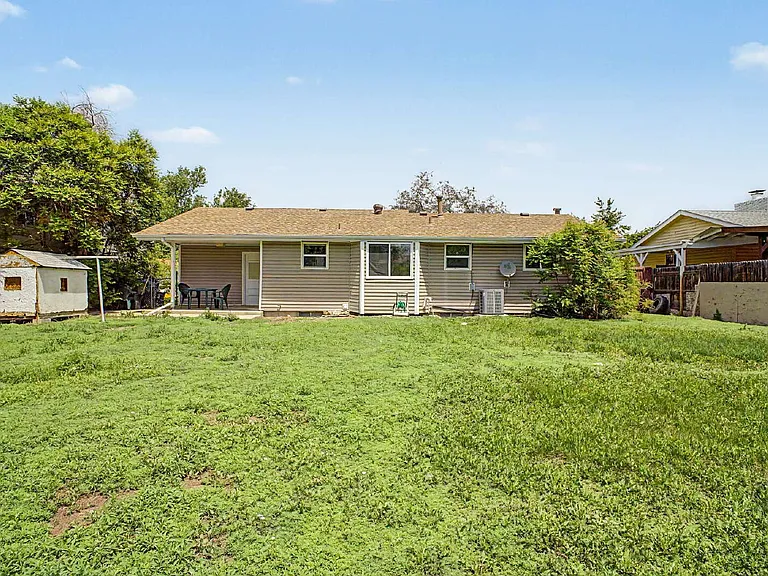 2519 Danbury Dr — Photo 35