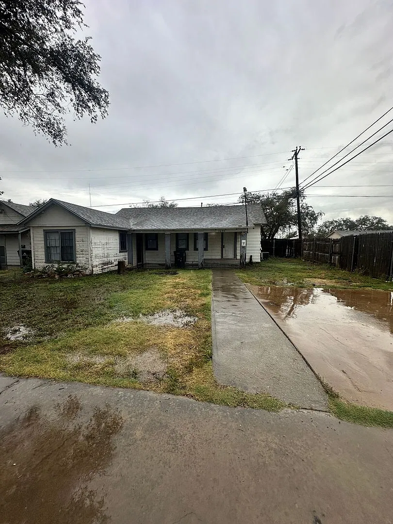 2 Bed 1 Bath Home — Photo 1