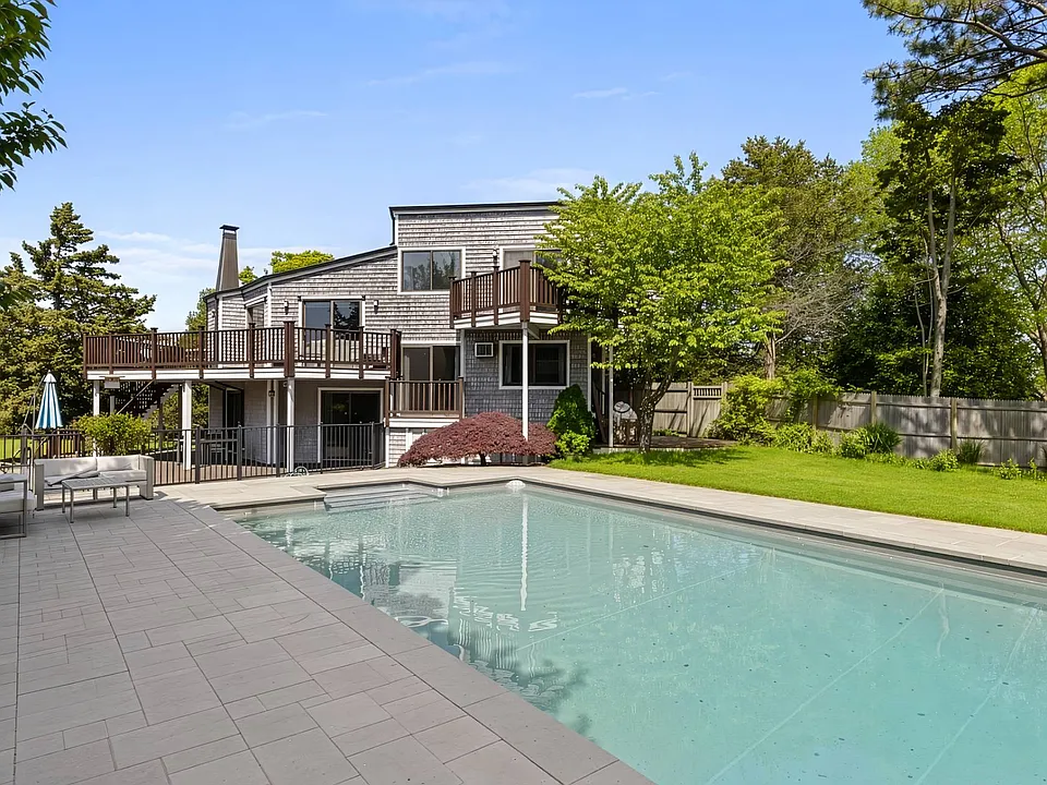 29 Stillwaters Ln