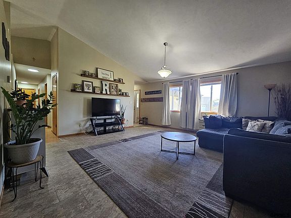 5th image of 120 Crooked Creek Cir