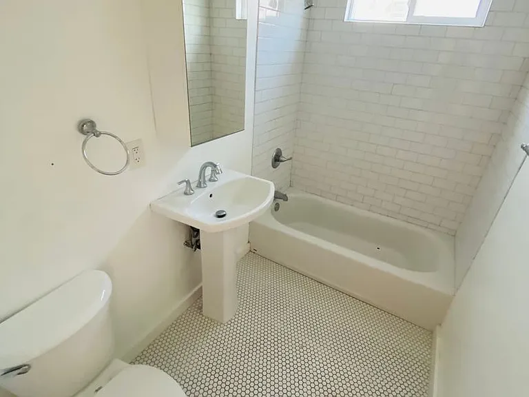 1672 S Harvard Blvd — Photo 15