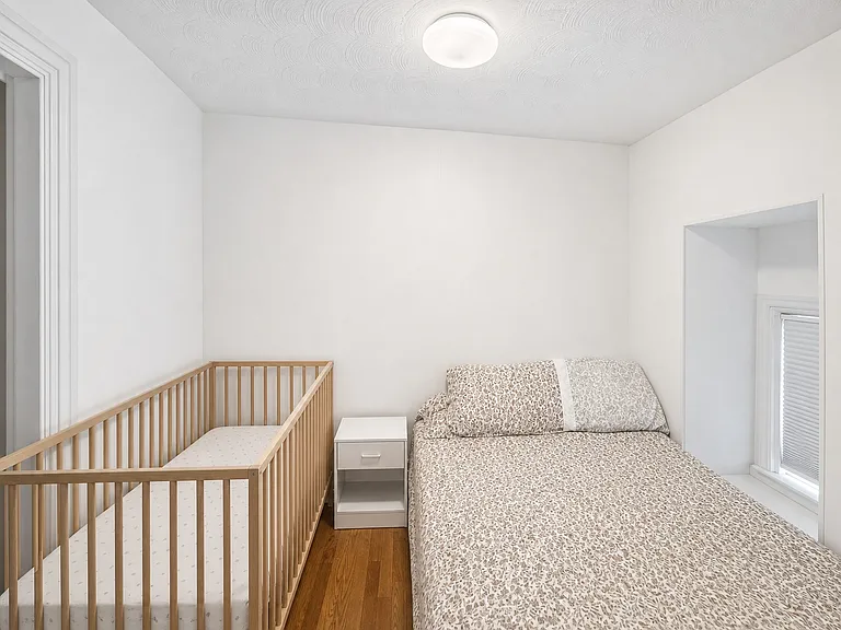 121 Thorndike St #3L — Photo 4