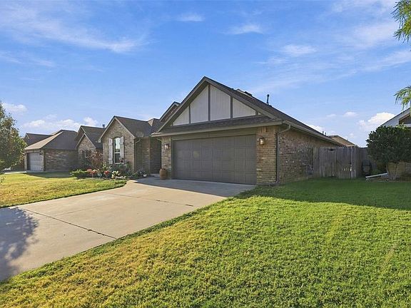 3rd image of 1728 W Blake Way