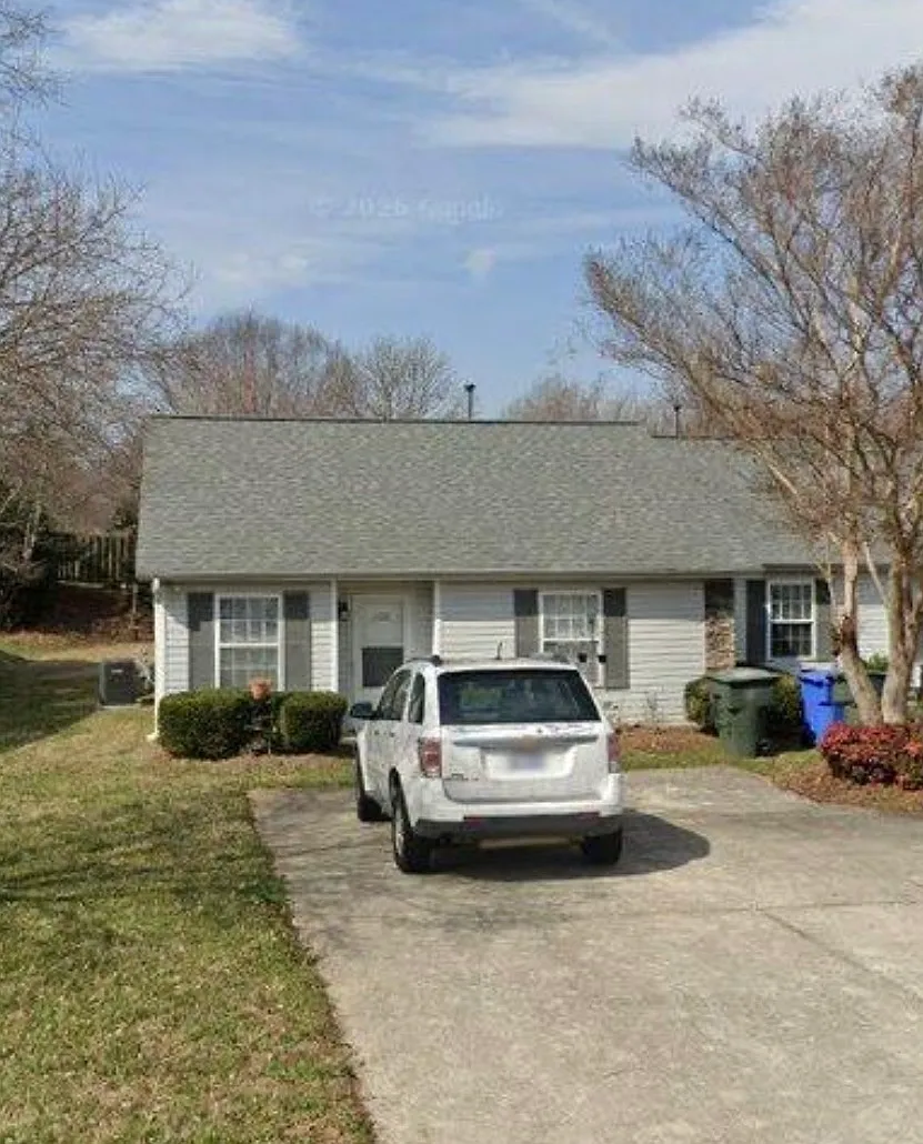 2 bed, 900 sqft, $1,300 — Photo 1