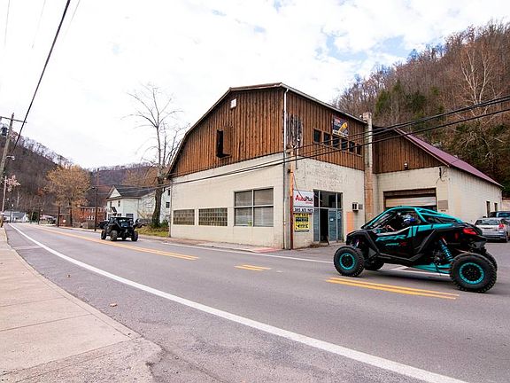 5th image of 1002 Guyandotte Ave