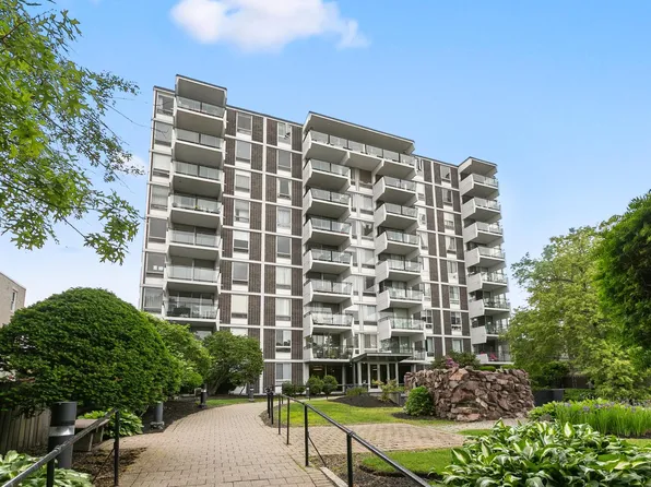 60 Babcock St APT 42, Brookline, MA 02446