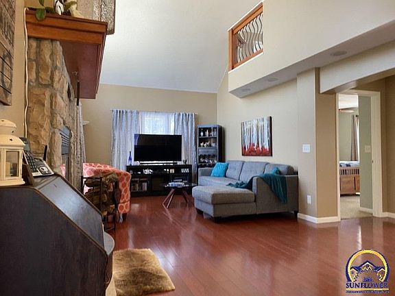 3rd image of 396 Lakeshore Dr