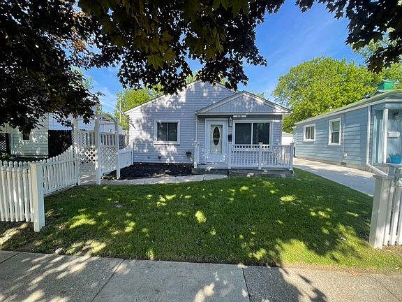 2nd image of 2033 Wrenson St