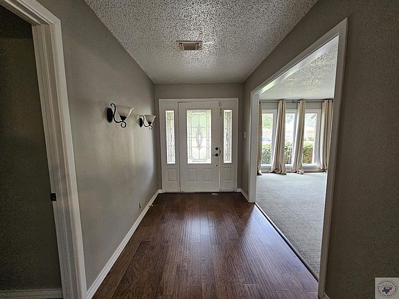 3rd image of 33 Heatherwood Dr
