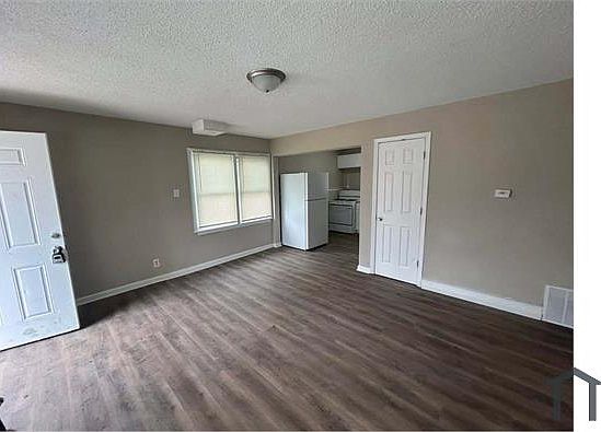 3rd image of 454 Mueller Ave