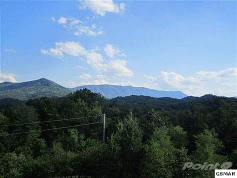 4th image of 306 Wooded Acres Ln