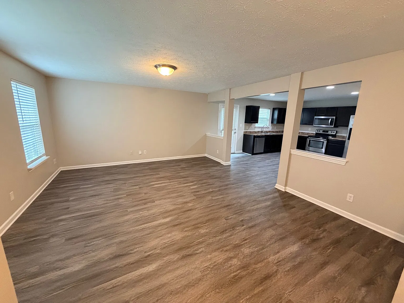 Spacious 4 Bed/2.5 Bath Single Family Home in Noblesville - $2000/mo — Photo 3
