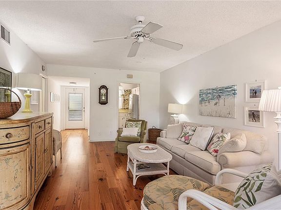 2nd image of 614 Broad Ave S #J614
