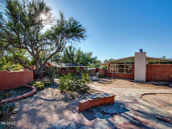 4th image of 8945 N Shadow Mountain Dr