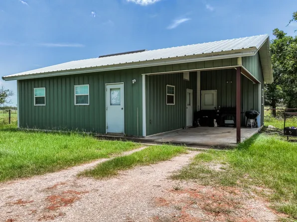800 Waldeck Rd, Waldeck, TX 78946