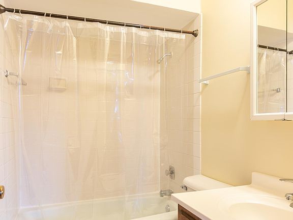 3rd image of 16735 Forest Ave APT 2S