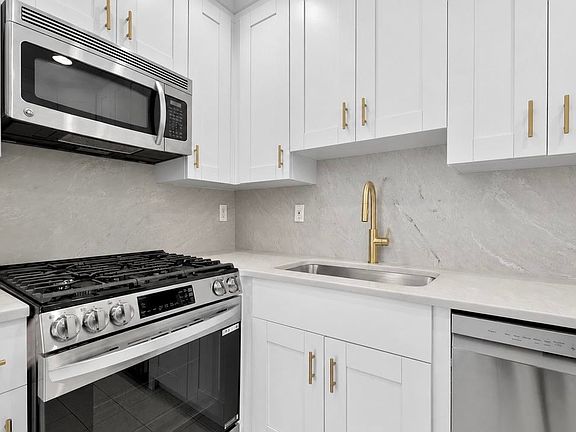 3rd image of 536 Grand St APT 401