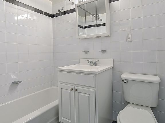 5th image of 305 E 86th St #6AE
