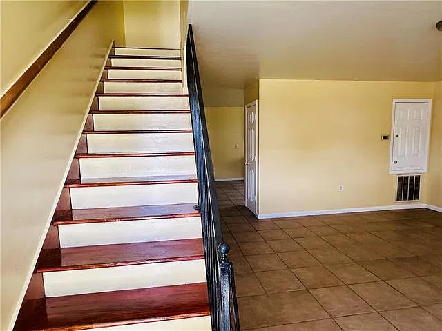 3 bed, 1.5 bath, 1301 sqft, $1,500 — Photo 3