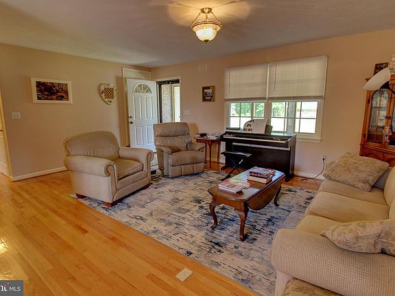 3rd image of 221 Fairlane Dr