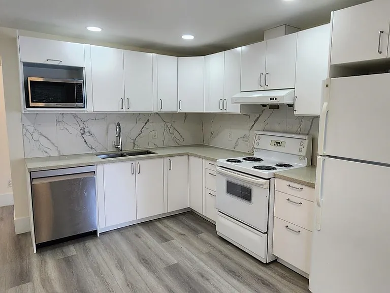 1535 Blaine Ave #UPPER — Photo 3