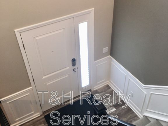 5th image of 9428 Park Meridian Dr