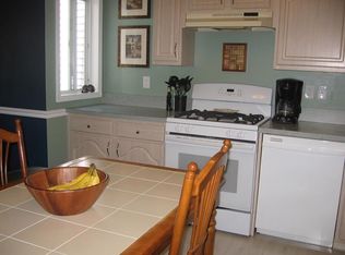 92 Woods Edge Dr, Succasunna, NJ 07876