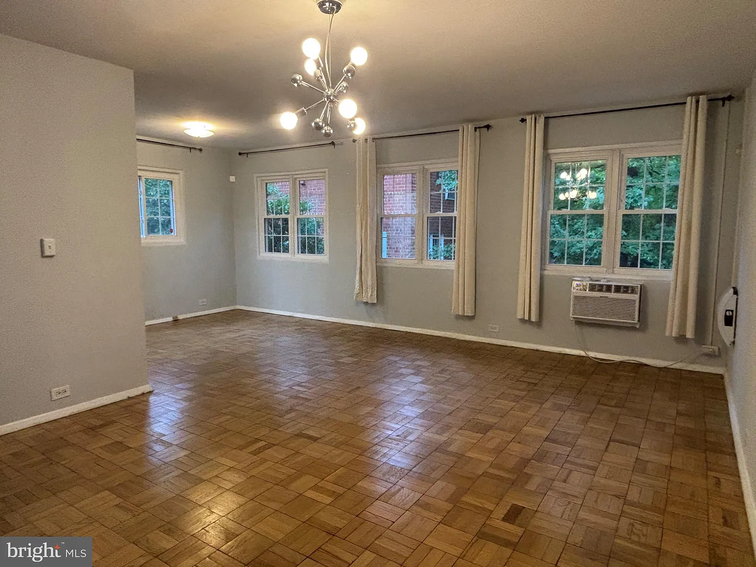 1 bed, 1.0 bath, 805 sqft, $2,100 — Photo 2