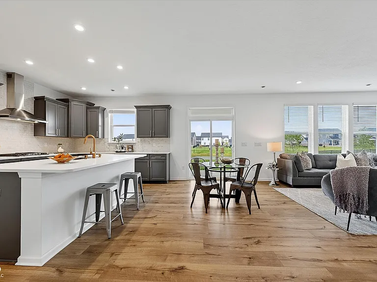 20374 N Pacific Ave — Photo 4
