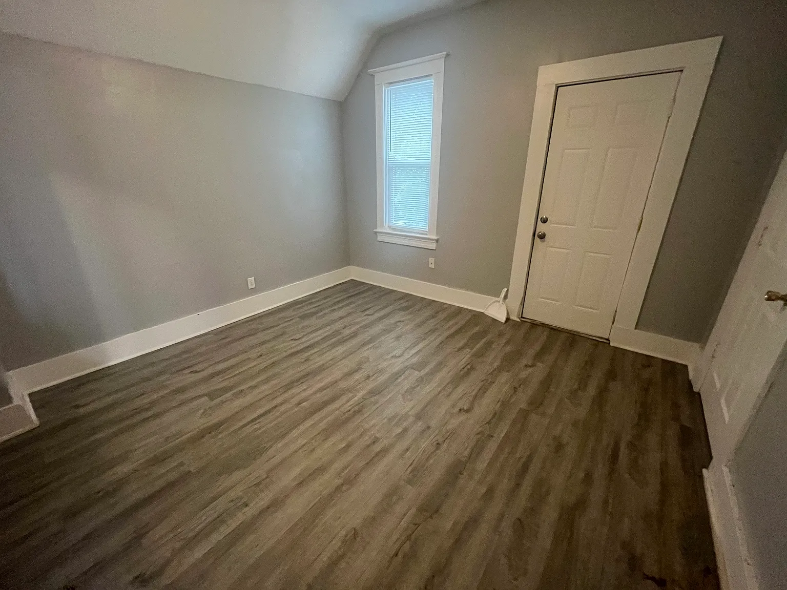1125 S Spring St — Photo 3
