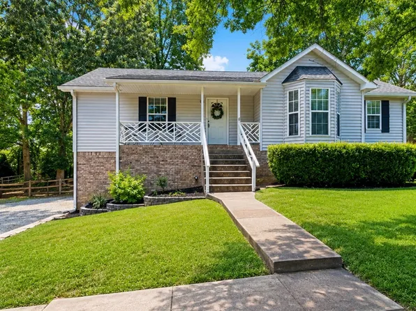 2939 Charlie Sleigh Rd, Woodlawn, TN 37191