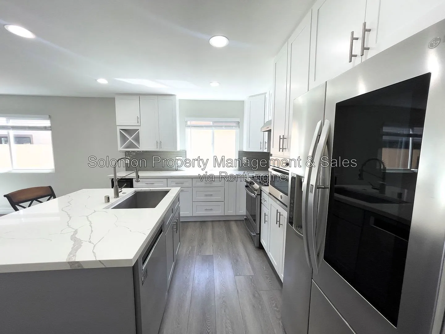 3 bed, 2.0 bath, 1426 sqft, $4,200 — Photo 2
