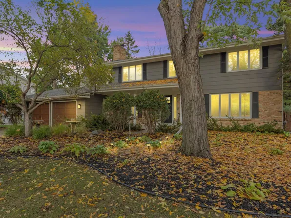 6809 Saint Patricks Ln, Edina, MN 55439