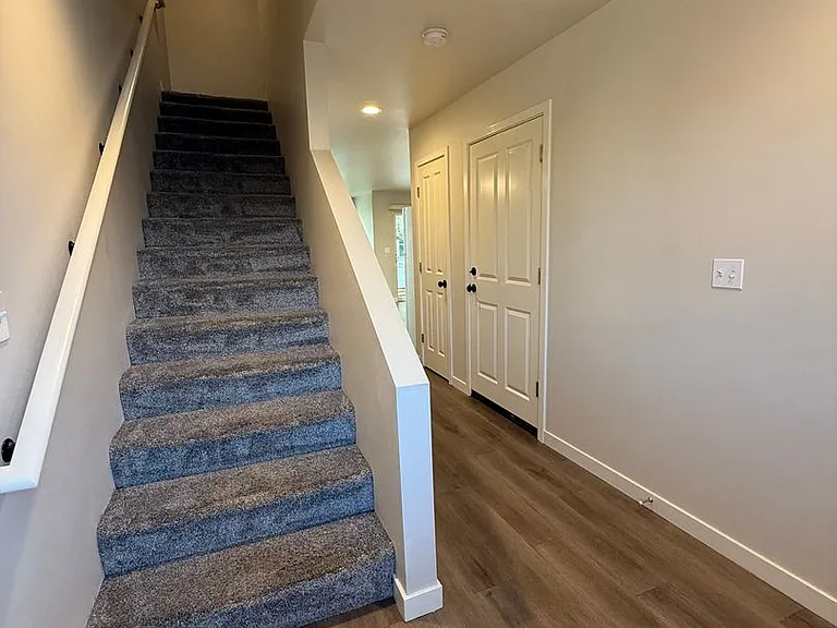 47 Samantha Ct — Photo 3