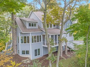 4675 Forest Ridge Dr, Holland, MI 49423