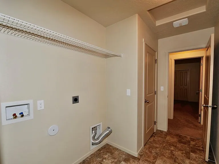 1288 N Pyroclast St — Photo 20