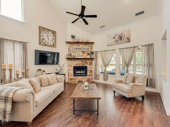 5th image of 1036 Knoxbridge Rd