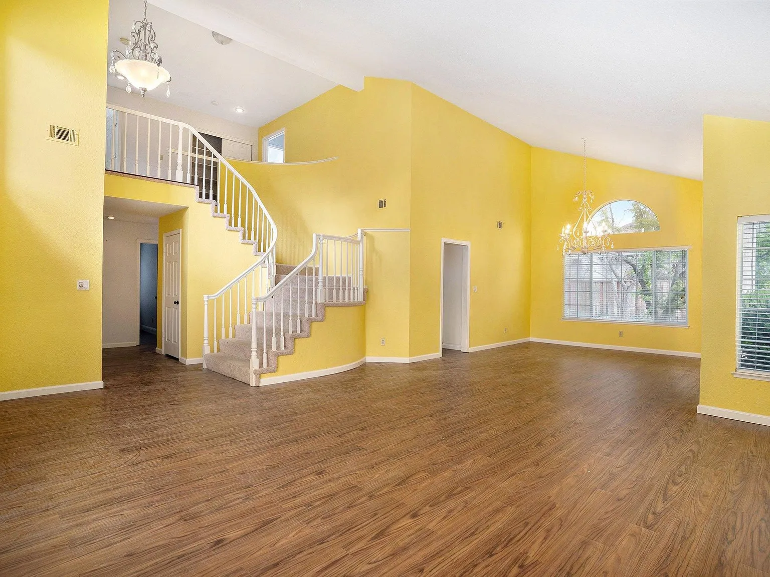 4 bed, 2804 sqft, $4,900 — Photo 4