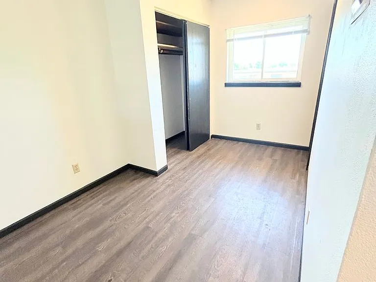 900 E 11th Ave — Photo 5