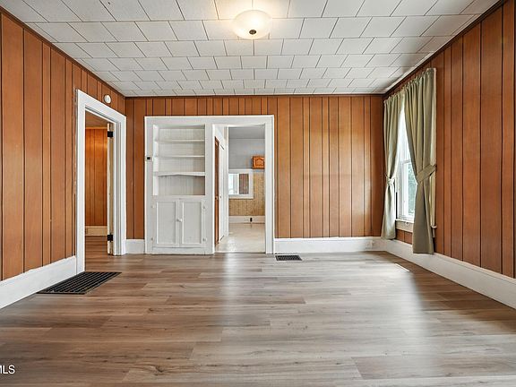 5th image of 329 Highland Ave