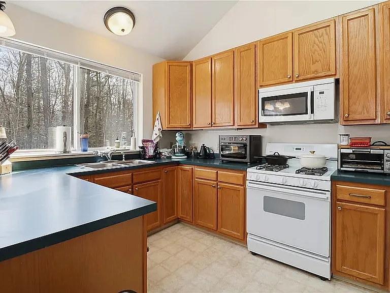 9 Sanctuary Dr — Photo 7