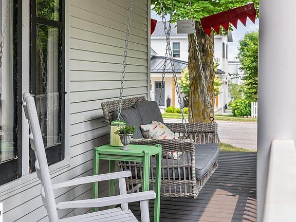 5th image of 209 N Saint Marys St