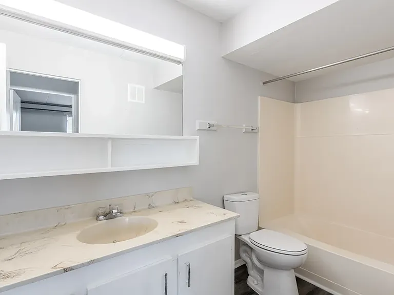 Alphada Place Apartments — Photo 18